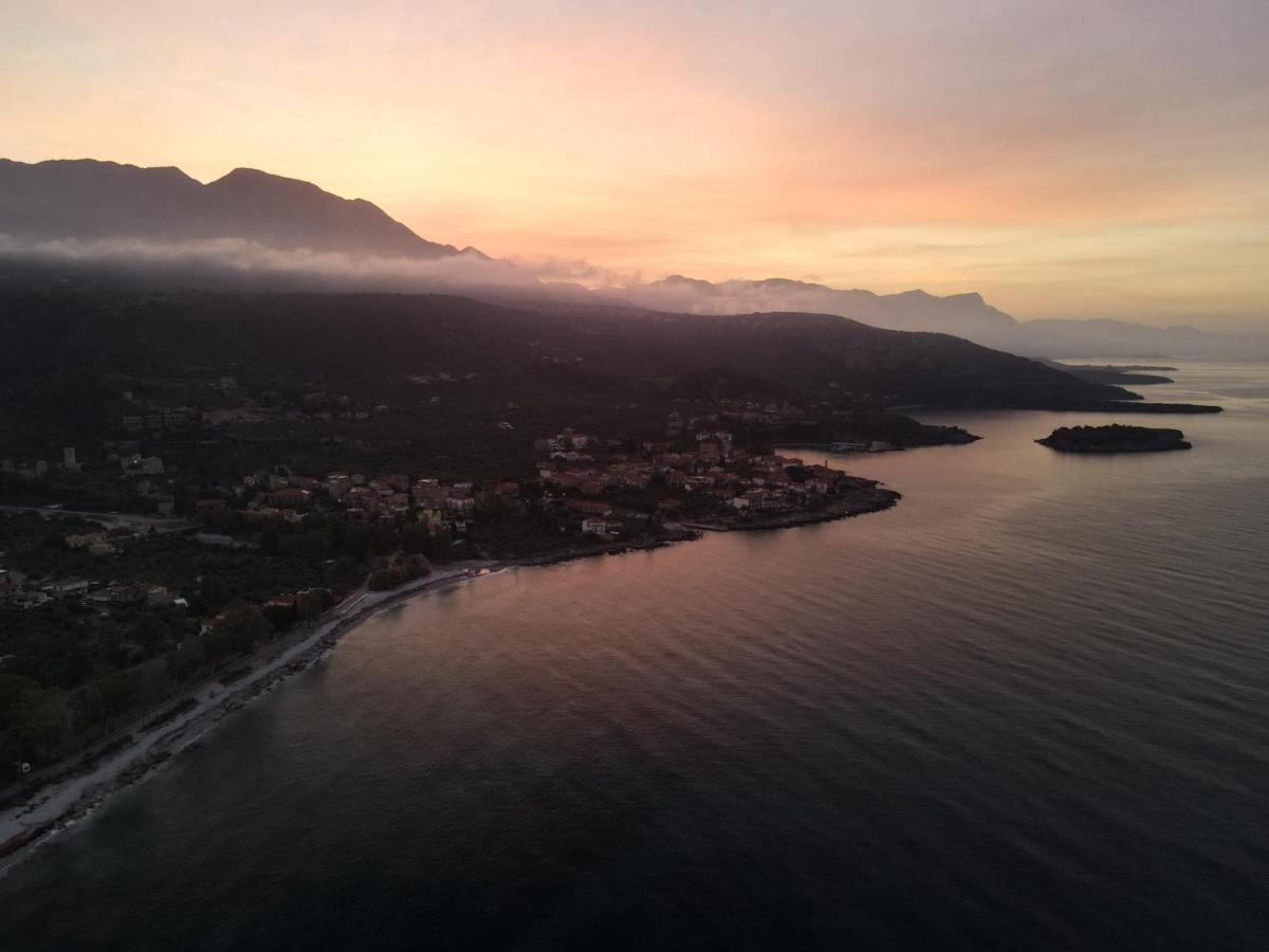 Magnificent, Authentic Private Villa And The Guest House Kardhamili Bagian luar foto